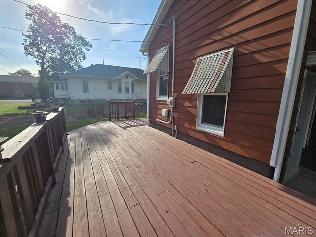 310 E South Avenue, Greenville, IL 62246