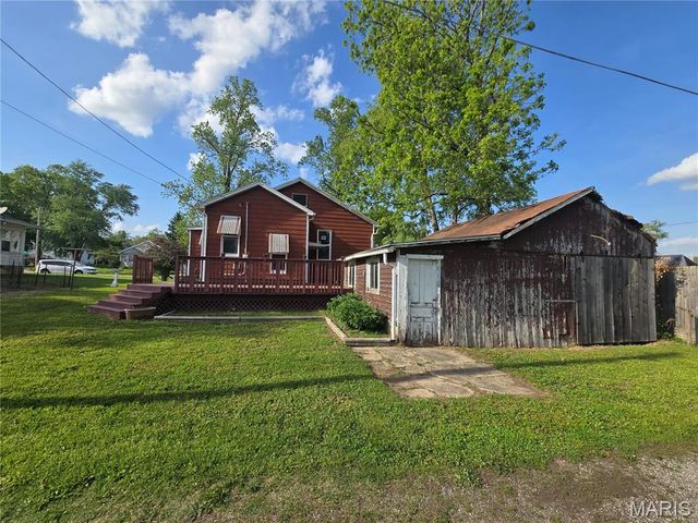 310 E South Avenue, Greenville, IL 62246