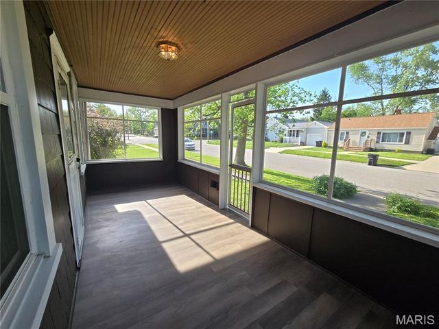 310 E South Avenue, Greenville, IL 62246