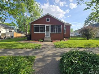310 E South Avenue, Greenville, IL 62246