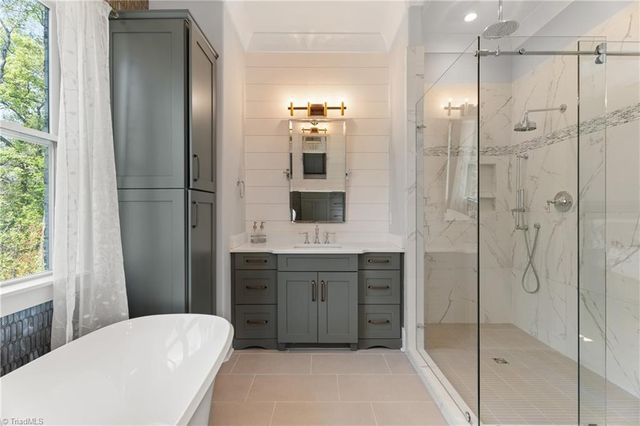 5360 Summer Hill Lane, Winston-salem, NC 27106