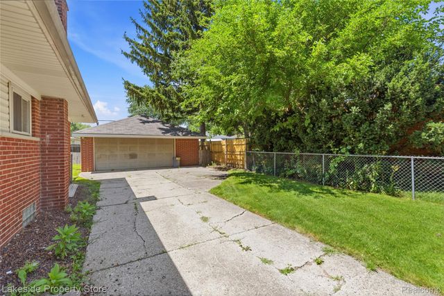 35313 Weideman Street, Clinton Charter Township, MI 48035