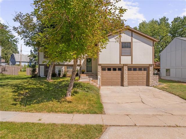 2116 E Mohawk Drive, Olathe, KS 66062