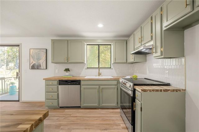 2116 E Mohawk Drive, Olathe, KS 66062