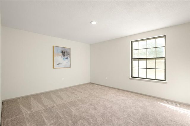 2116 E Mohawk Drive, Olathe, KS 66062