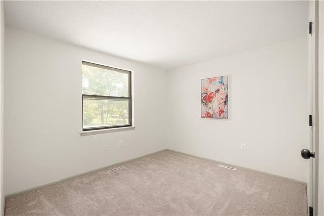 2116 E Mohawk Drive, Olathe, KS 66062