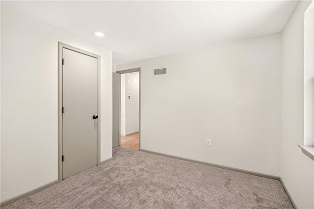 2116 E Mohawk Drive, Olathe, KS 66062
