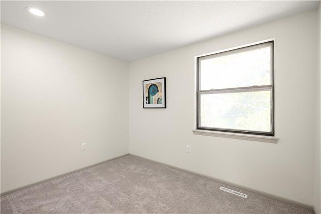 2116 E Mohawk Drive, Olathe, KS 66062