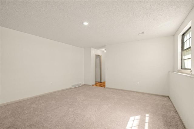 2116 E Mohawk Drive, Olathe, KS 66062
