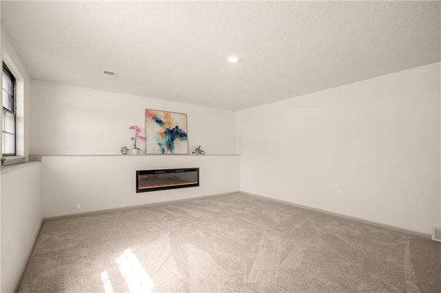 2116 E Mohawk Drive, Olathe, KS 66062