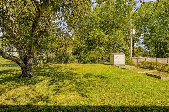 2116 E Mohawk Drive, Olathe, KS 66062