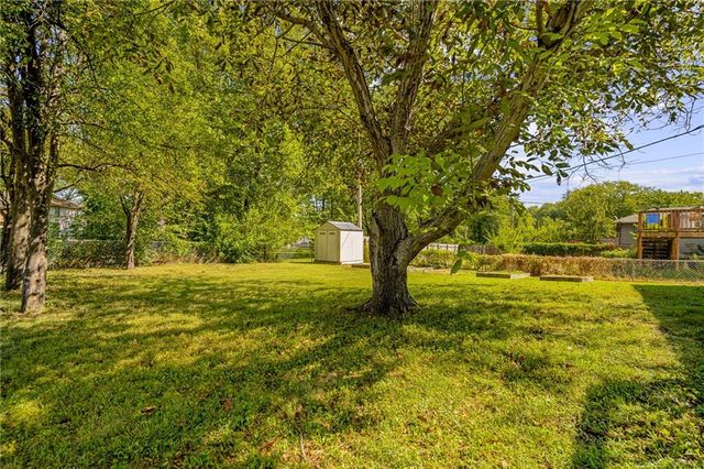2116 E Mohawk Drive, Olathe, KS 66062