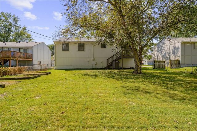 2116 E Mohawk Drive, Olathe, KS 66062