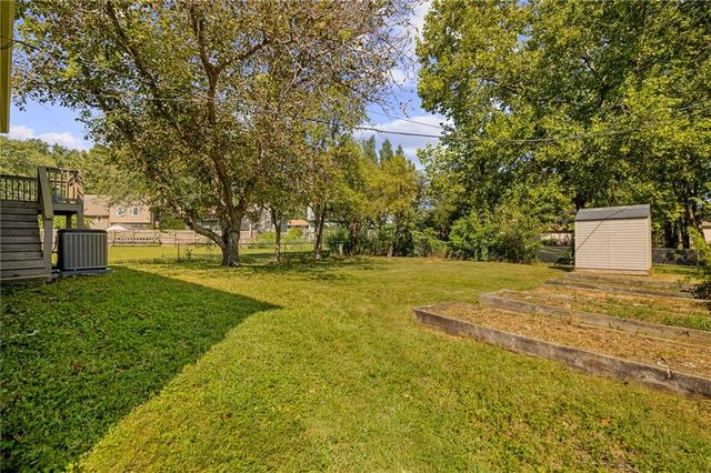 2116 E Mohawk Drive, Olathe, KS 66062