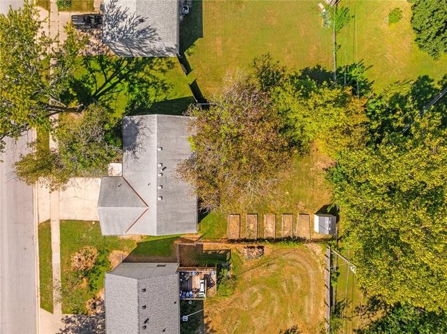 2116 E Mohawk Drive, Olathe, KS 66062