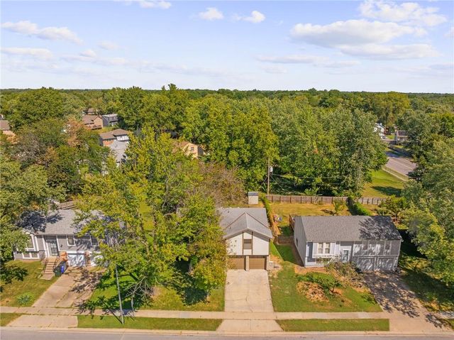 2116 E Mohawk Drive, Olathe, KS 66062