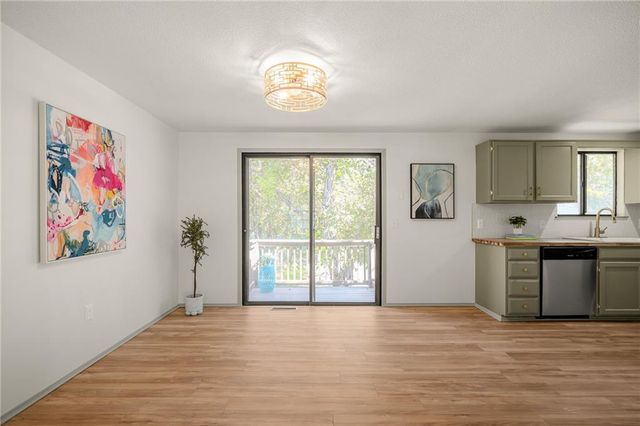 2116 E Mohawk Drive, Olathe, KS 66062