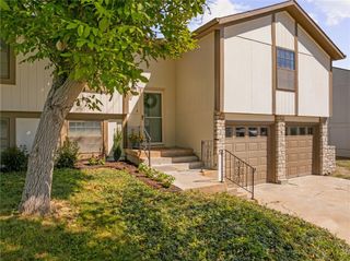 2116 E Mohawk Drive, Olathe, KS 66062