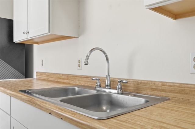 13 HAWTHORNE AVE, Crafton, PA 15205