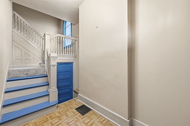 13 HAWTHORNE AVE, Crafton, PA 15205