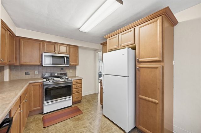 13 HAWTHORNE AVE, Crafton, PA 15205