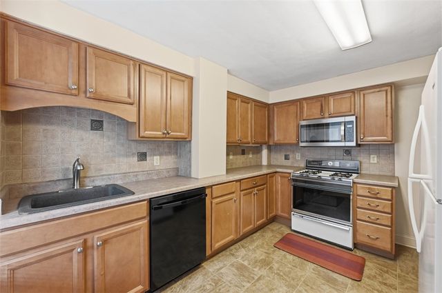 13 HAWTHORNE AVE, Crafton, PA 15205