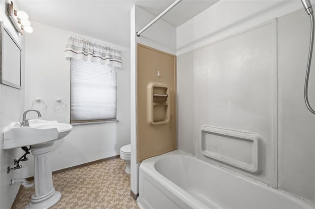 13 HAWTHORNE AVE, Crafton, PA 15205