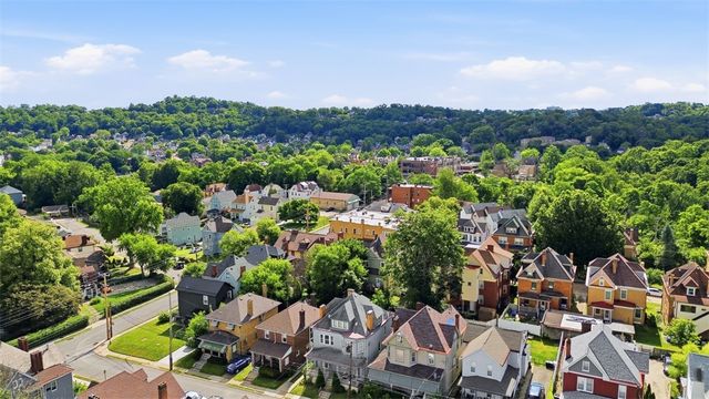 13 HAWTHORNE AVE, Crafton, PA 15205