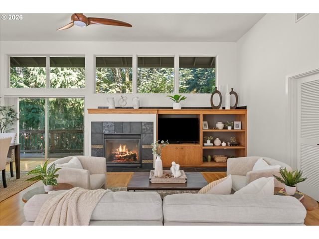 4249 Sw DOSCH Rd, Portland, OR 97239