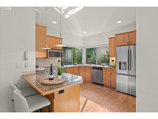 4249 Sw DOSCH Rd, Portland, OR 97239