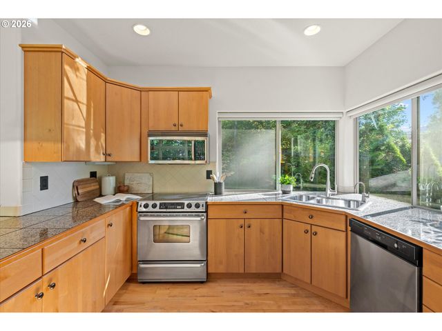 4249 Sw DOSCH Rd, Portland, OR 97239