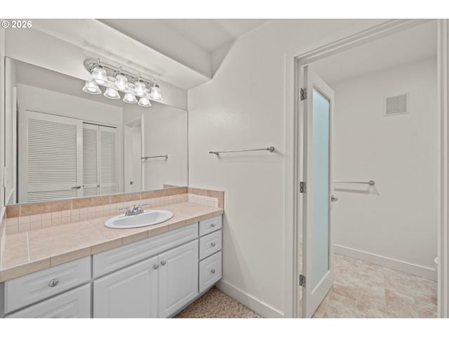 4249 Sw DOSCH Rd, Portland, OR 97239