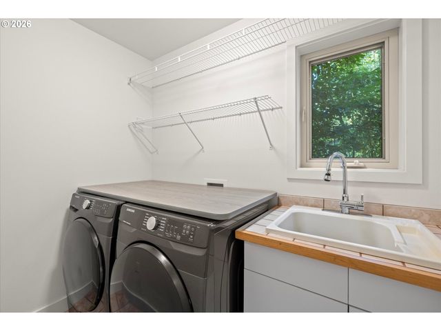 4249 Sw DOSCH Rd, Portland, OR 97239