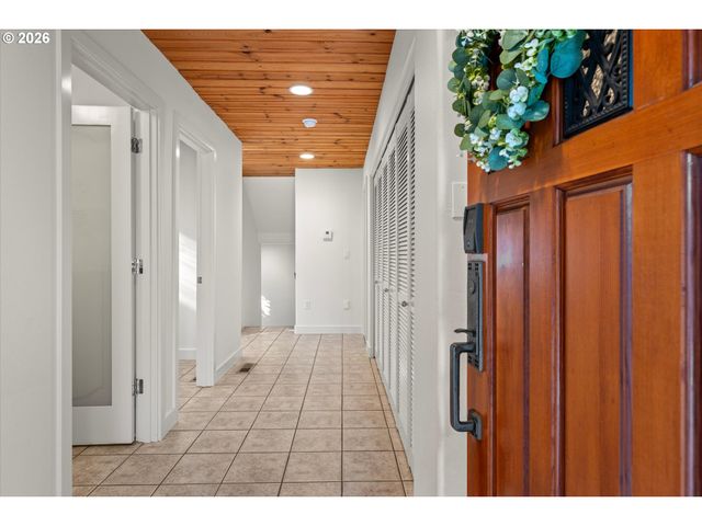 4249 Sw DOSCH Rd, Portland, OR 97239