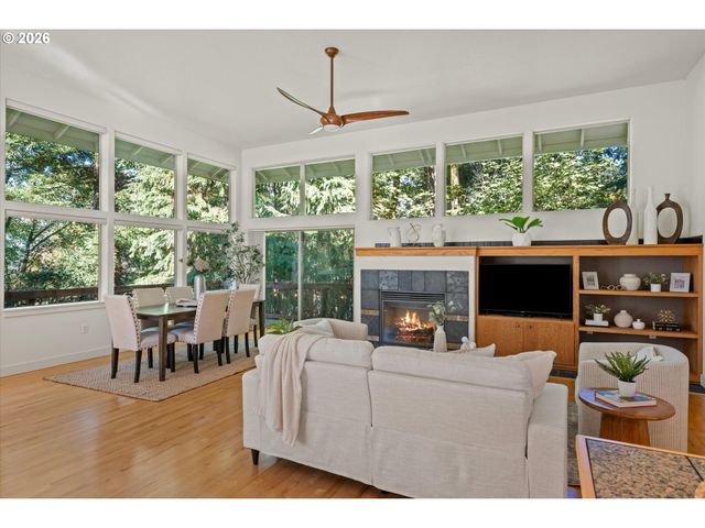 4249 Sw DOSCH Rd, Portland, OR 97239
