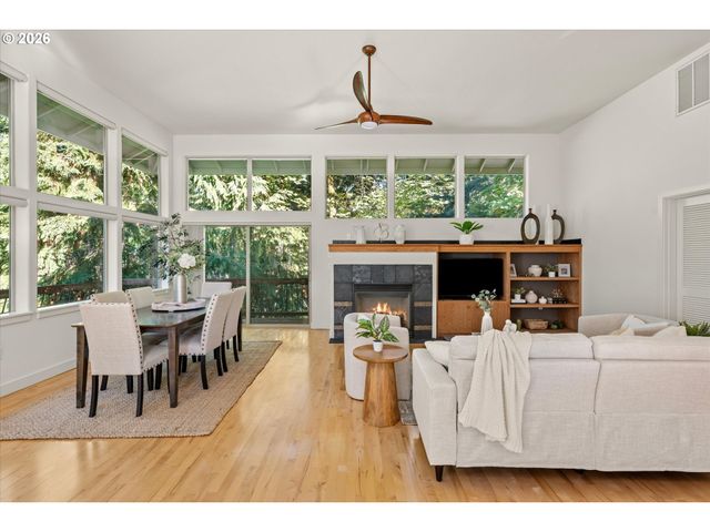 4249 Sw DOSCH Rd, Portland, OR 97239