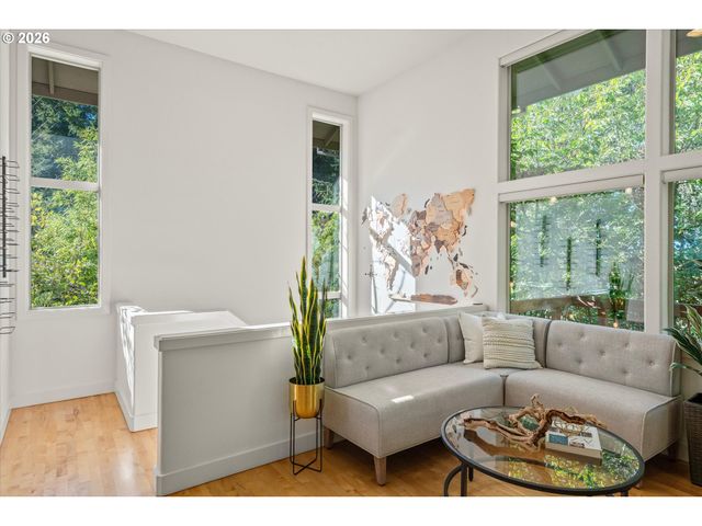4249 Sw DOSCH Rd, Portland, OR 97239