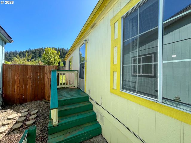 5660 DAISY St 48, Springfield, OR 97478