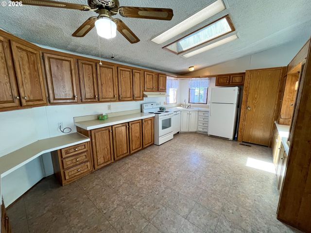 5660 DAISY St 48, Springfield, OR 97478