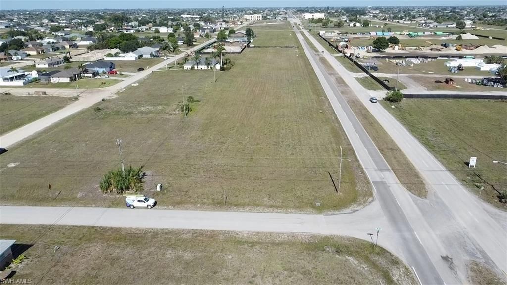 2098 Diplomat PKWY E, CAPE CORAL, FL 33909 — photo 4
