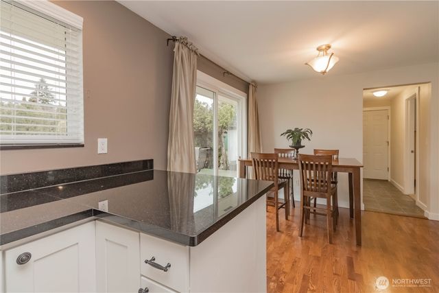 1060 Lynnwood Avenue NE, Renton, WA 98056