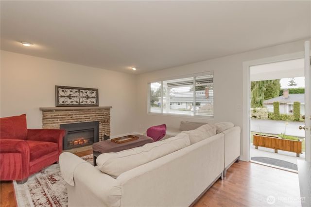 1060 Lynnwood Avenue NE, Renton, WA 98056