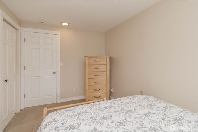 1060 Lynnwood Avenue NE, Renton, WA 98056