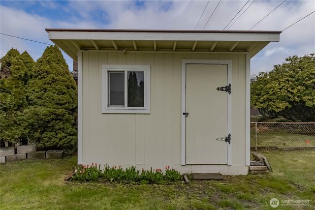 1060 Lynnwood Avenue NE, Renton, WA 98056