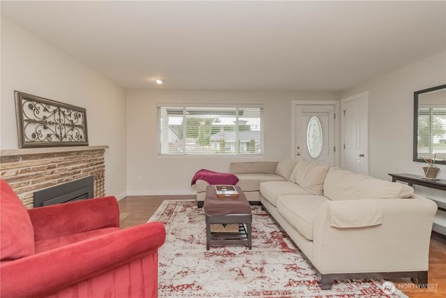 1060 Lynnwood Avenue NE, Renton, WA 98056