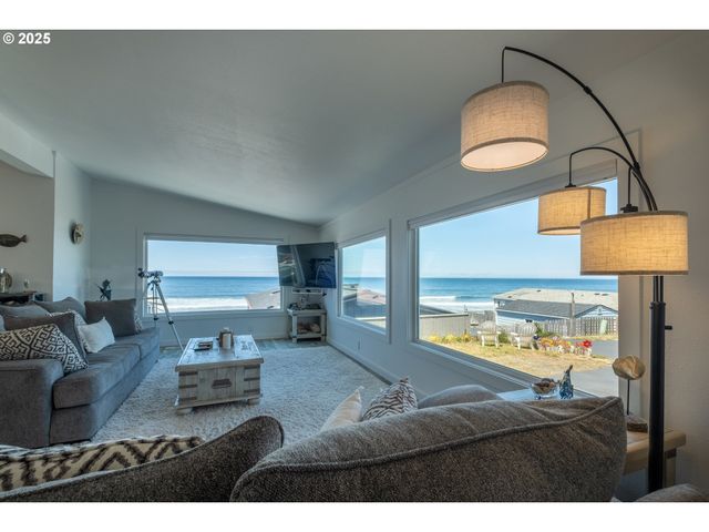 4875 N Highway 101, Depoe Bay, OR 97341