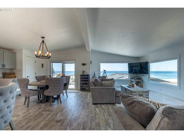 4875 N Highway 101, Depoe Bay, OR 97341