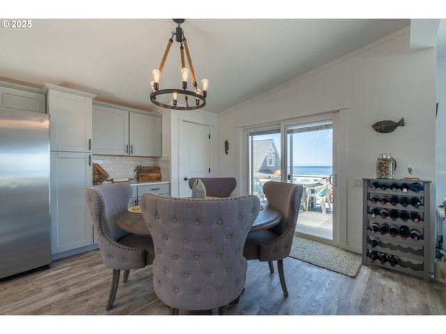 4875 N Highway 101, Depoe Bay, OR 97341