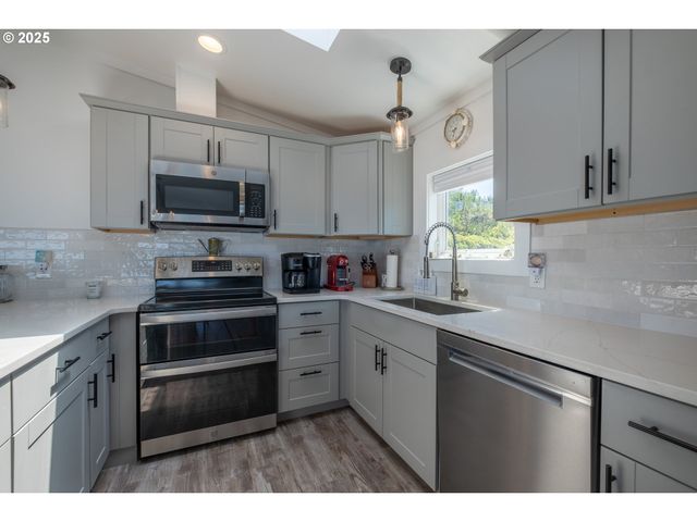 4875 N Highway 101, Depoe Bay, OR 97341