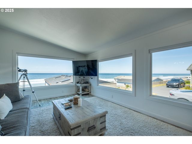 4875 N Highway 101, Depoe Bay, OR 97341